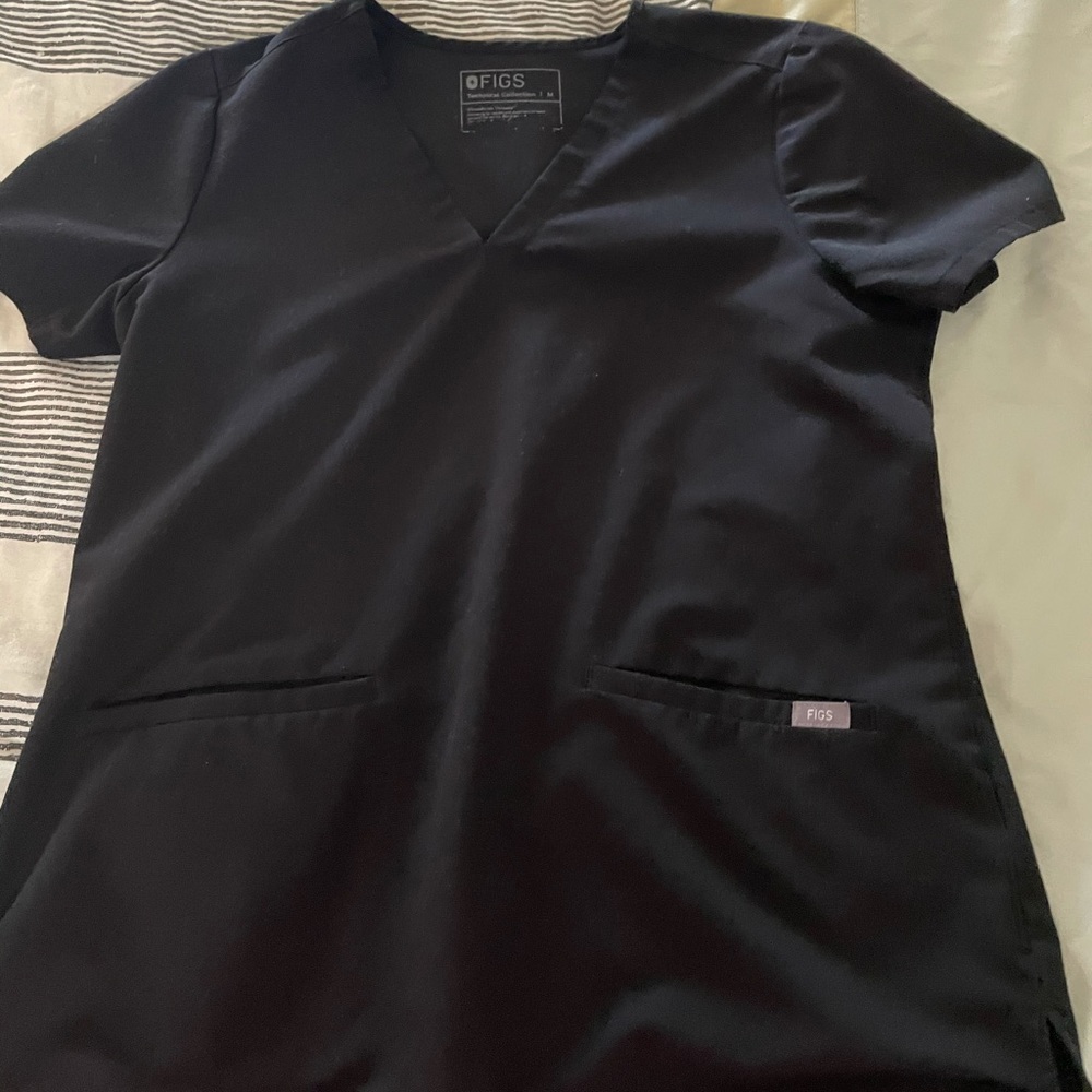 Figs scrub top
